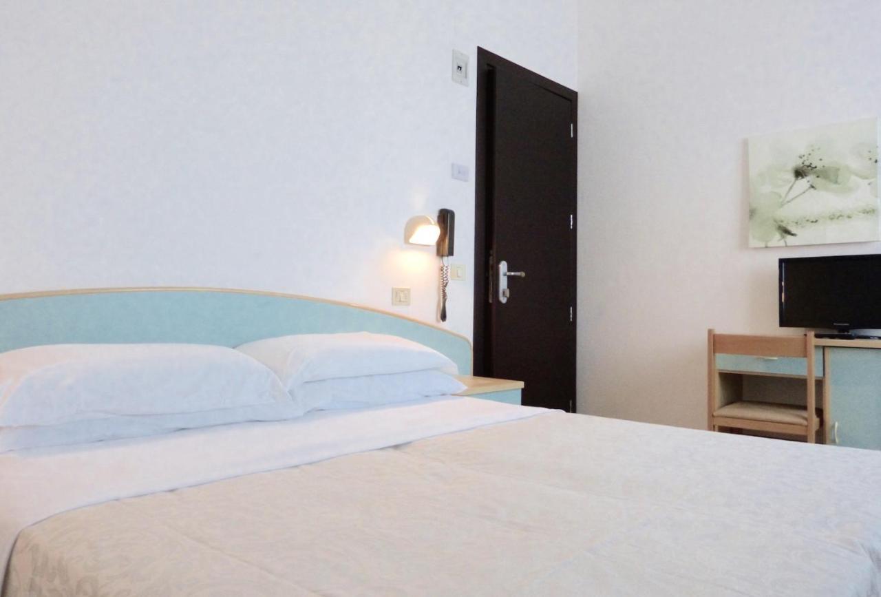 Hotel D'Annunzio Cattolica Luaran gambar