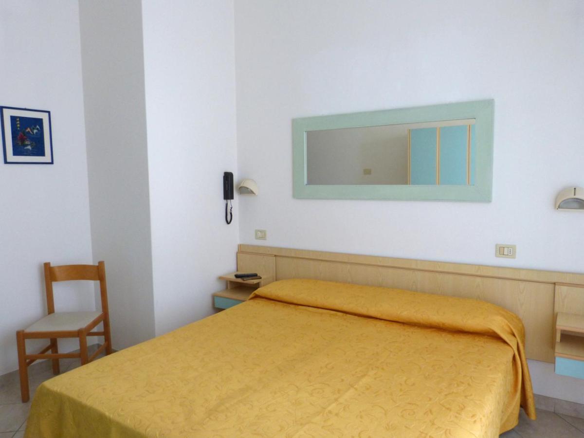 Hotel D'Annunzio Cattolica Luaran gambar
