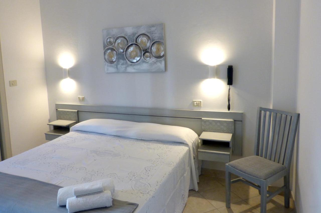 Hotel D'Annunzio Cattolica Luaran gambar