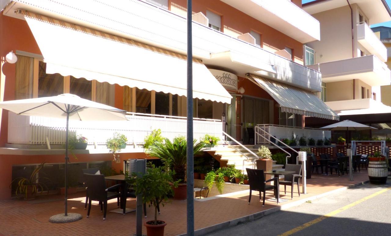 Hotel D'Annunzio Cattolica Luaran gambar