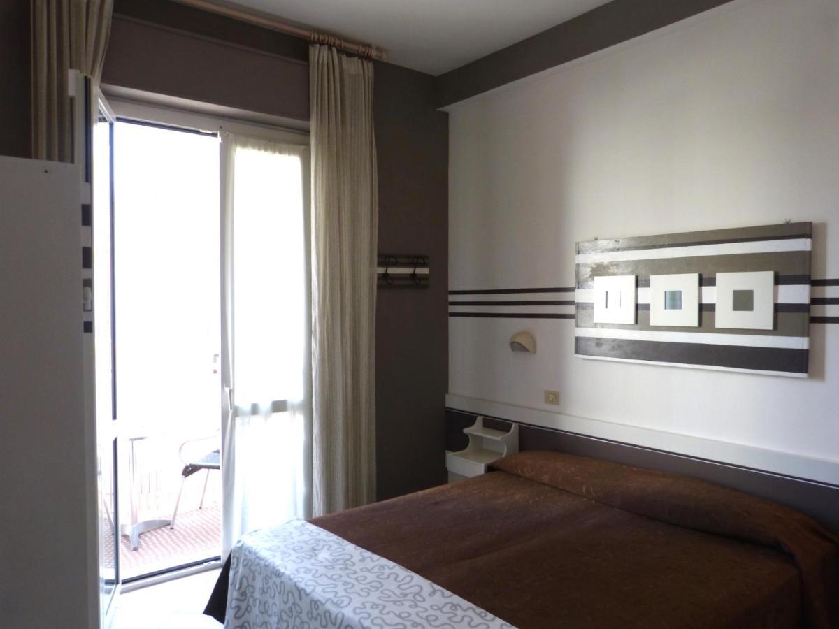 Hotel D'Annunzio Cattolica Luaran gambar