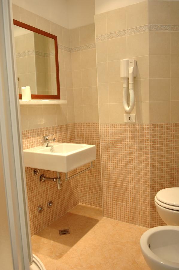 Hotel D'Annunzio Cattolica Luaran gambar