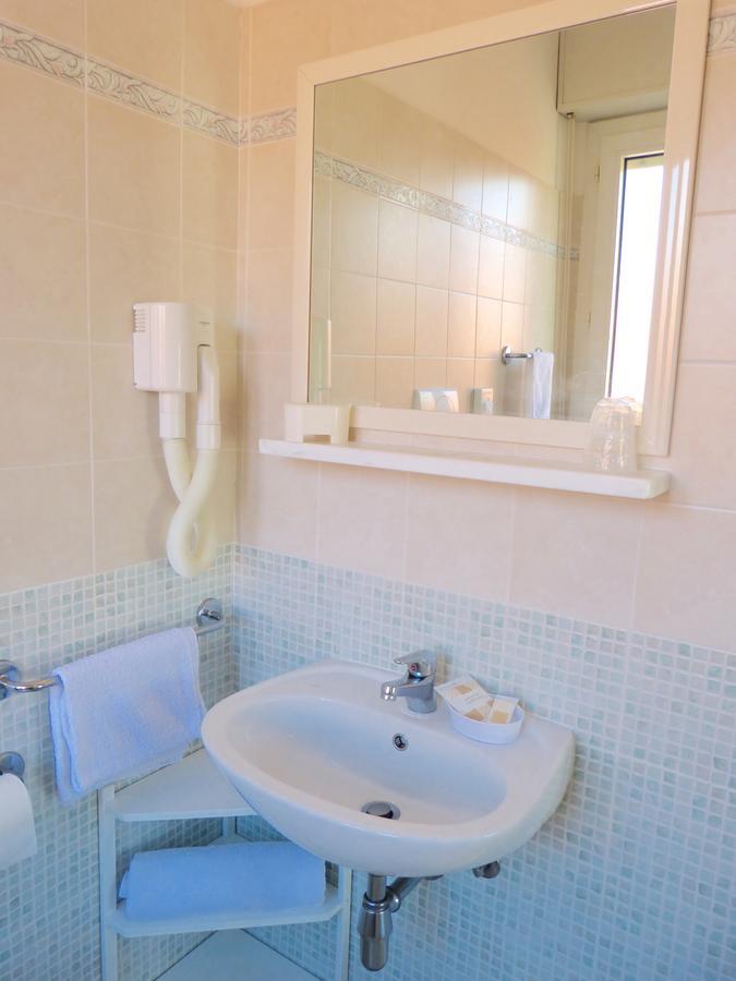 Hotel D'Annunzio Cattolica Luaran gambar