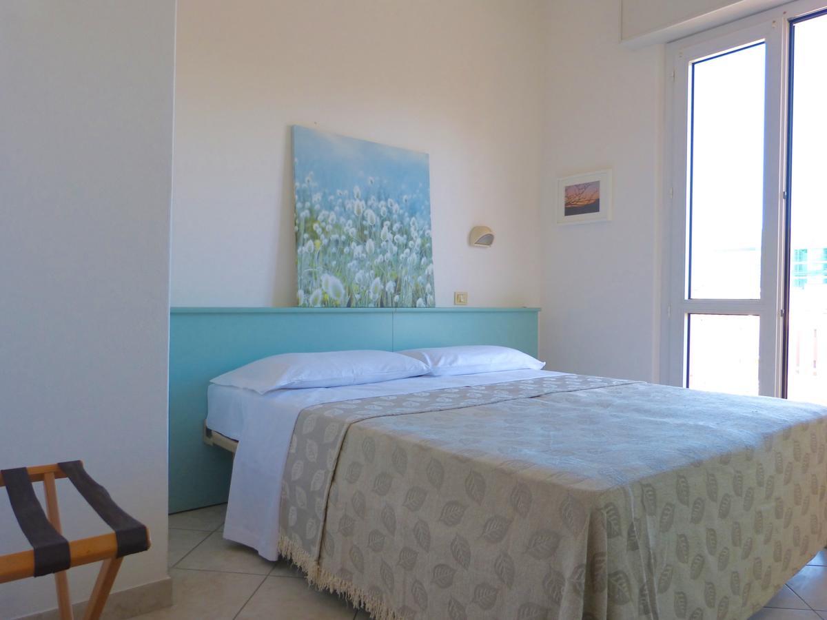 Hotel D'Annunzio Cattolica Luaran gambar